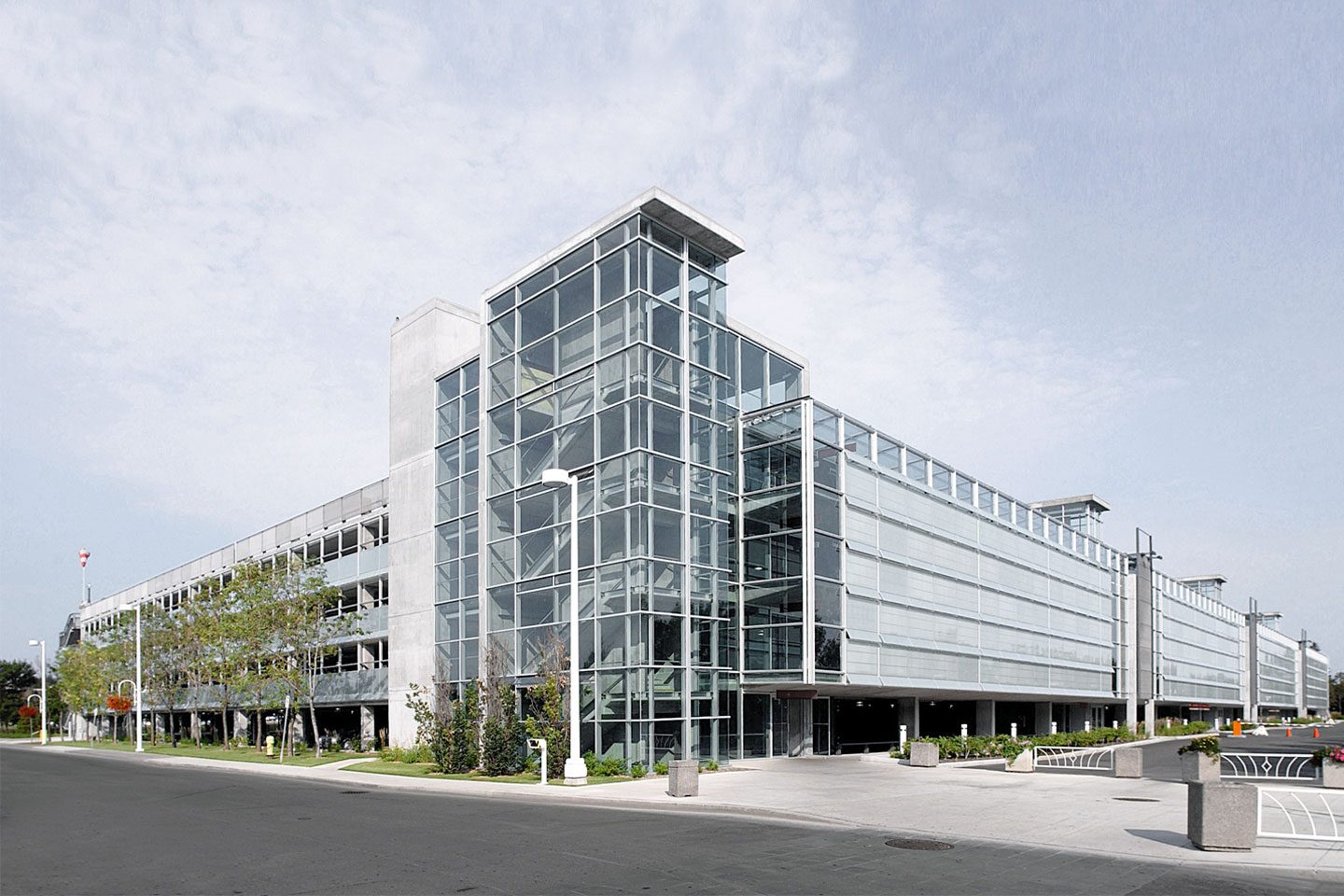 Stationnement du Complexe Hôtelier du Lac Leamy <br>2002