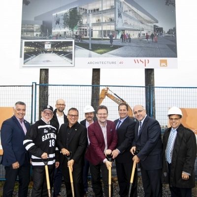 Première pelletée de terre pour le Complexe 4 Glaces de Gatineau